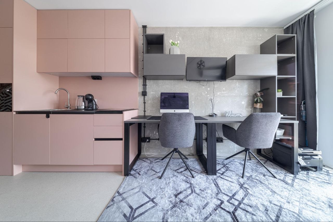 POPIS NEHNUTEĽNOSTI Exkluzívne vám ponúkame na prenájom modernú garsónku v novom industriálnom bytovom dome