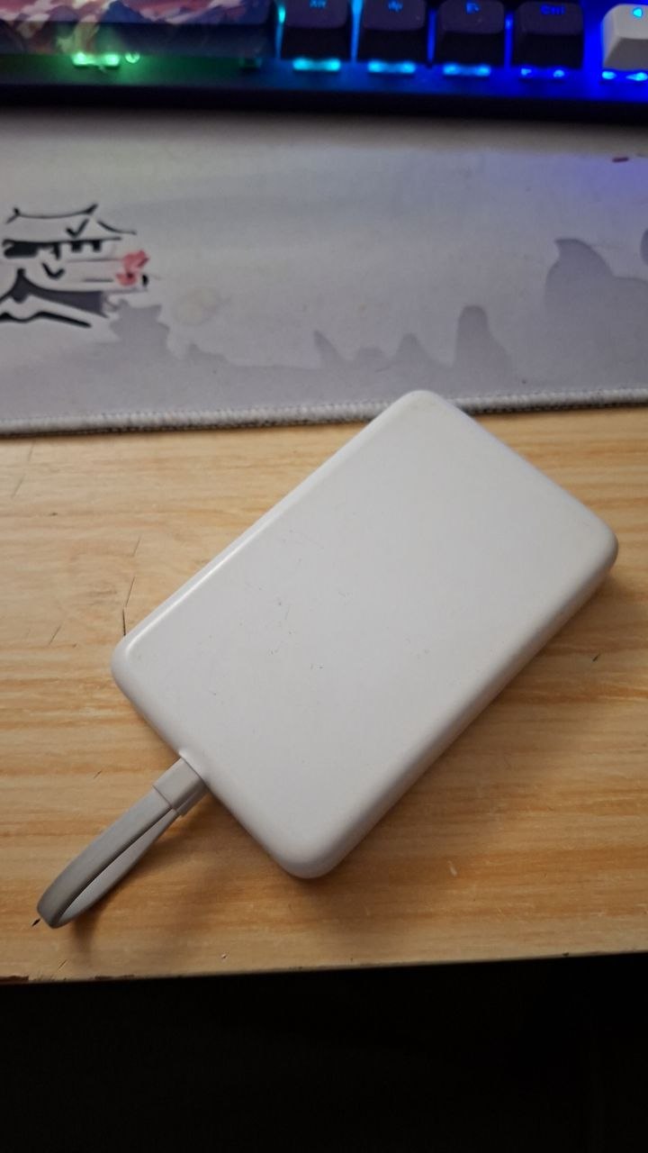 продам павербанк на магсе — Кошици, 15€