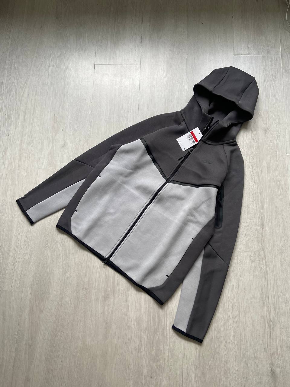 продам nike tech fleece н — Кошици, 40€