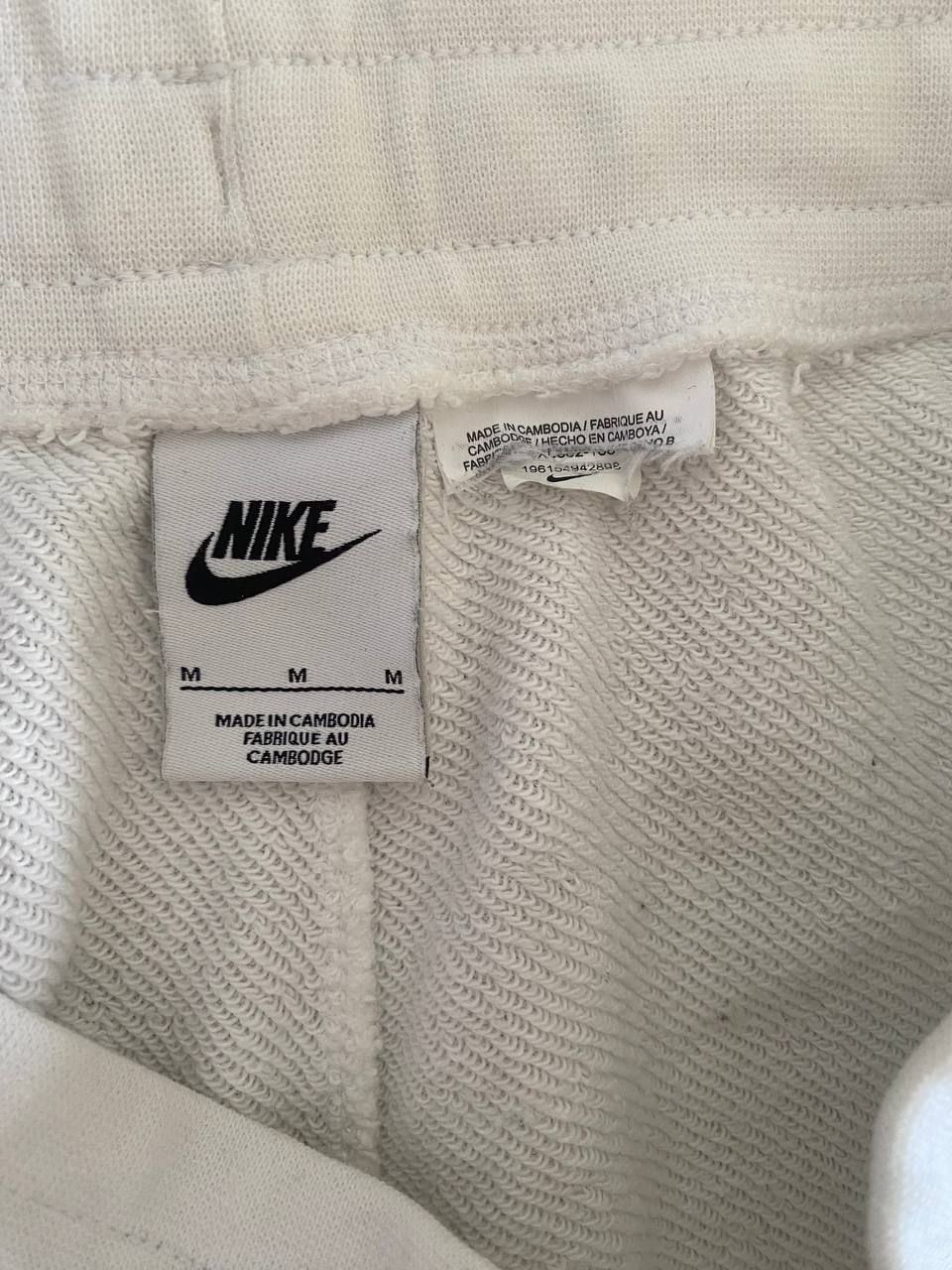 продам білі шорти nike sw — Прешов, 18€