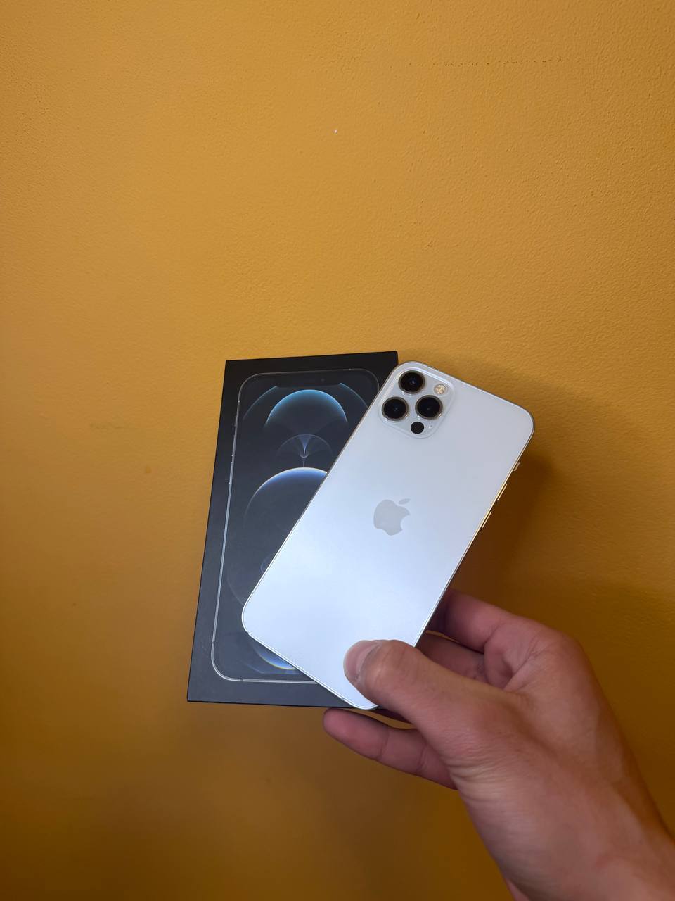 продаю iphone 12 pro 128 — Прешов